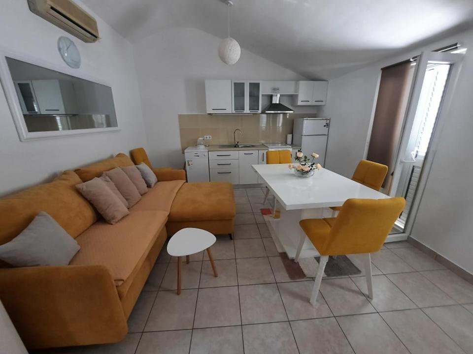 Ojdana Zivkovic Appartement Rogoznica  Buitenkant foto