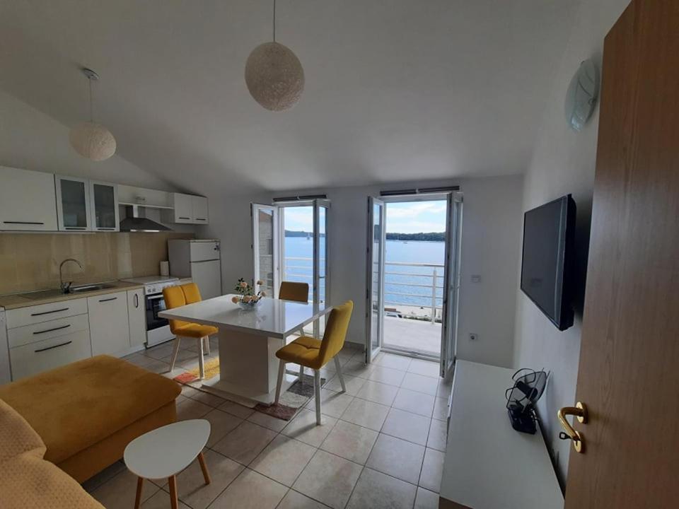 Ojdana Zivkovic Appartement Rogoznica  Buitenkant foto