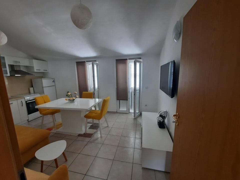 Ojdana Zivkovic Appartement Rogoznica  Buitenkant foto